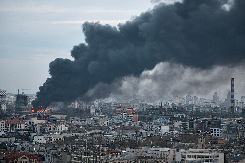 乌称能源基础设施遭袭 多地出现断电情况