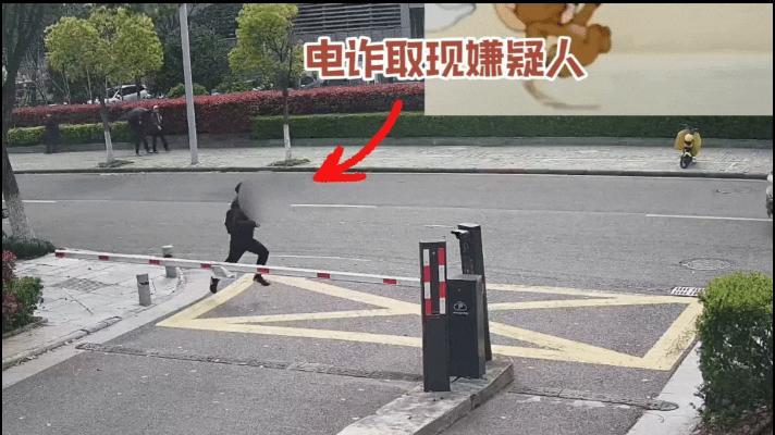 宁波鄞州公安上演“速度与激情”,辅警狂奔翻墙追回10万元 宁波鄞州公安上演“速度与激情”,辅警狂奔翻墙追回10万元