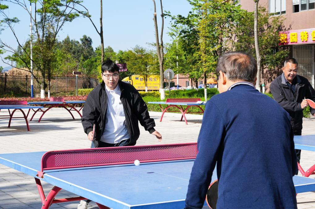 这所高校老师集体上秤,还跟学生学摔跤,为啥? 这所高校老师集体上秤,还跟学生学摔跤,为啥?