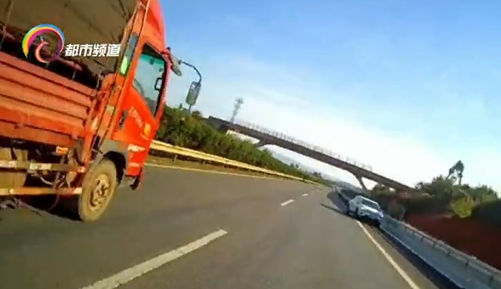 又是导航惹的祸？高速逆行13公里还浑然不知，驾照直接记满12分