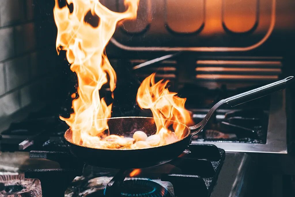 重要提醒：千万别在燃气灶旁做面食，会爆炸！