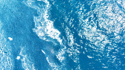 新疆赛里木湖冰推景观