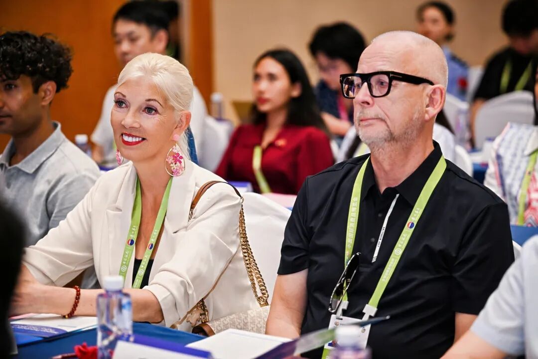 海南自贸港 “政策直通车” 驶入消博会 自贸港政策红利“一站享”