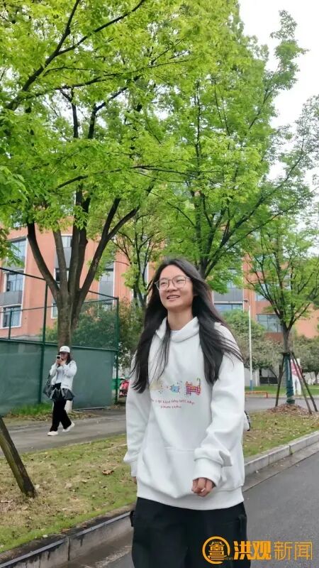 “以后无论到哪里,我都要把奶奶带在身边!”江西大二女生带着奶奶上大学 “以后无论到哪里,我都要把奶奶带在身边!”江西大二女生带着奶奶上大学