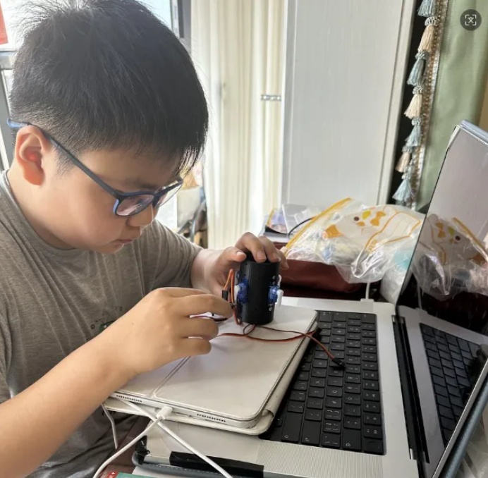 初中生“手搓”航空发动机？网友：期待到搓手