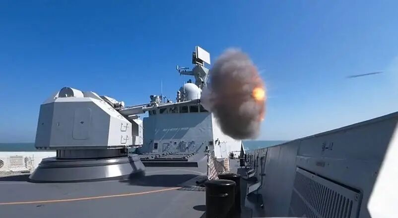 “发现‘敌’无人艇，摧毁！”