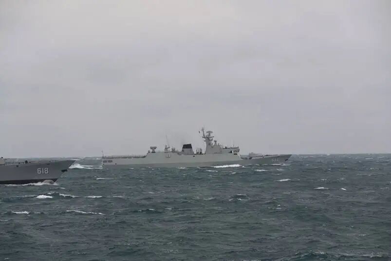 “发现‘敌’无人艇，摧毁！”