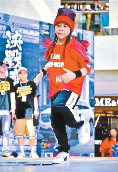 霹雳舞世锦赛冠军郭朴:我的目标从未改变,就是冠军 霹雳舞世锦赛冠军郭朴:我的目标从未改变,就是冠军