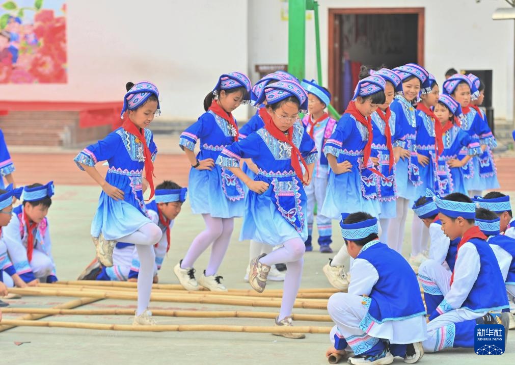 广西梧州：校园喜迎“三月三”