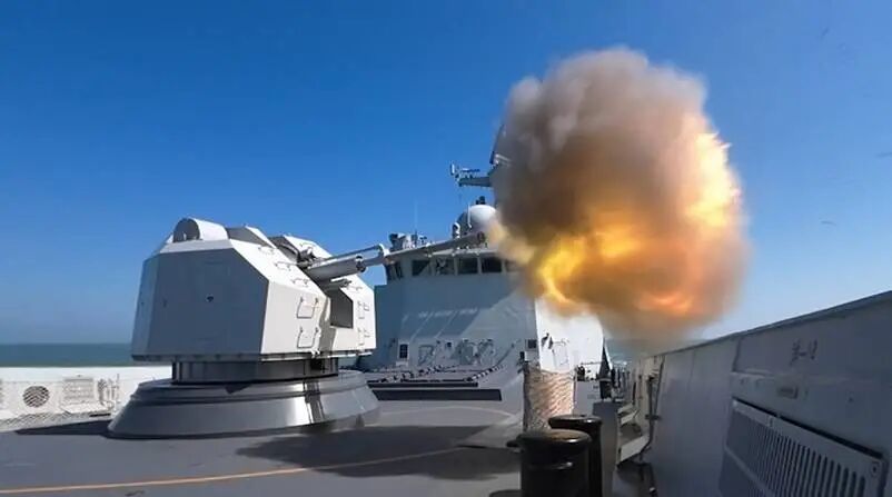 “发现‘敌’无人艇，摧毁！”