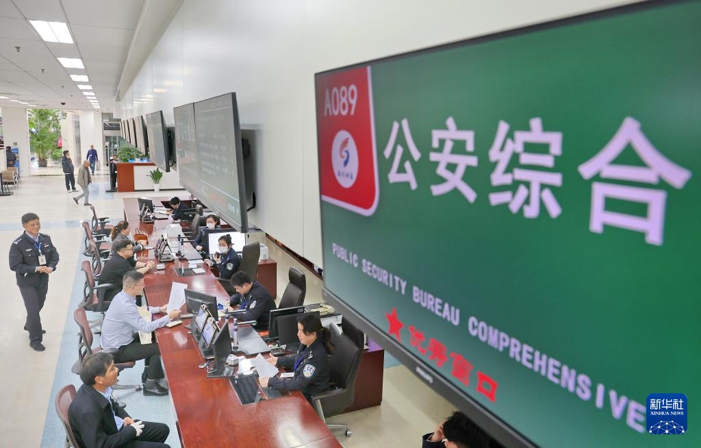 树立和践行正确政绩观丨江苏南通：“全域通办”助居民就近换领身份证