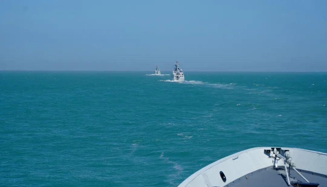 “发现‘敌’无人艇，摧毁！”