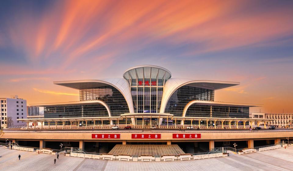 坐着高铁看中国|高铁串起湘渝19地,长沙至重庆3小时53分,沿线景区省外游客大增 坐着高铁看中国|高铁串起湘渝19地,长沙至重庆3小时53分,沿线景区省外游客大增