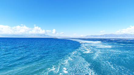 新疆赛里木湖冰推景观