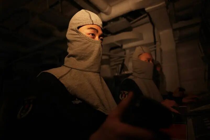 “发现‘敌’无人艇，摧毁！”