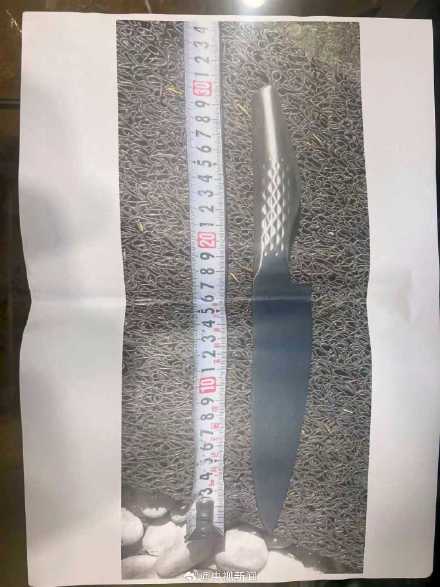 强闯我使馆日本人携带的刀具曝光