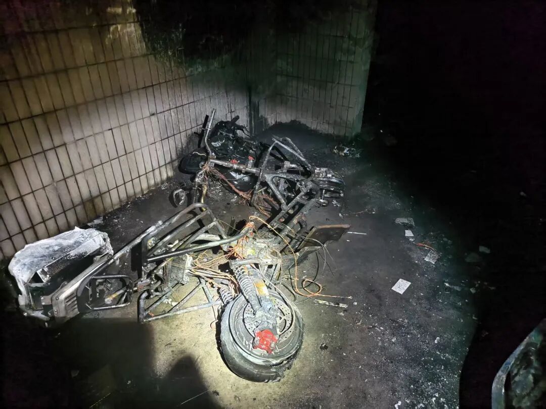 电动自行车突然自燃，这些事千万别干→