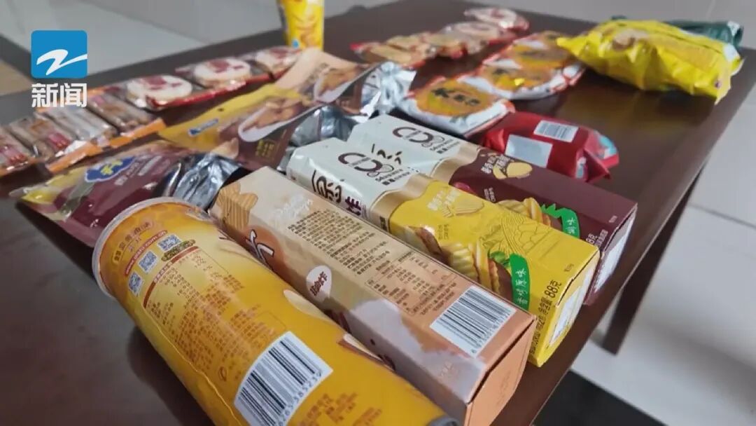 一片燃烧1分24秒，温度高达320℃！很多家庭囤的这些东西，比油还危险…