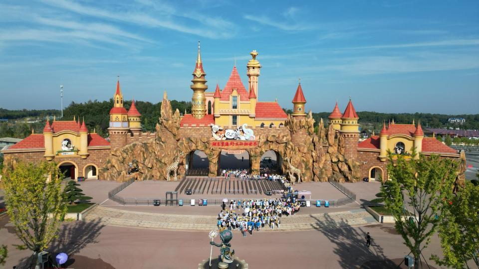 坐着高铁看中国|高铁串起湘渝19地,长沙至重庆3小时53分,沿线景区省外游客大增 坐着高铁看中国|高铁串起湘渝19地,长沙至重庆3小时53分,沿线景区省外游客大增