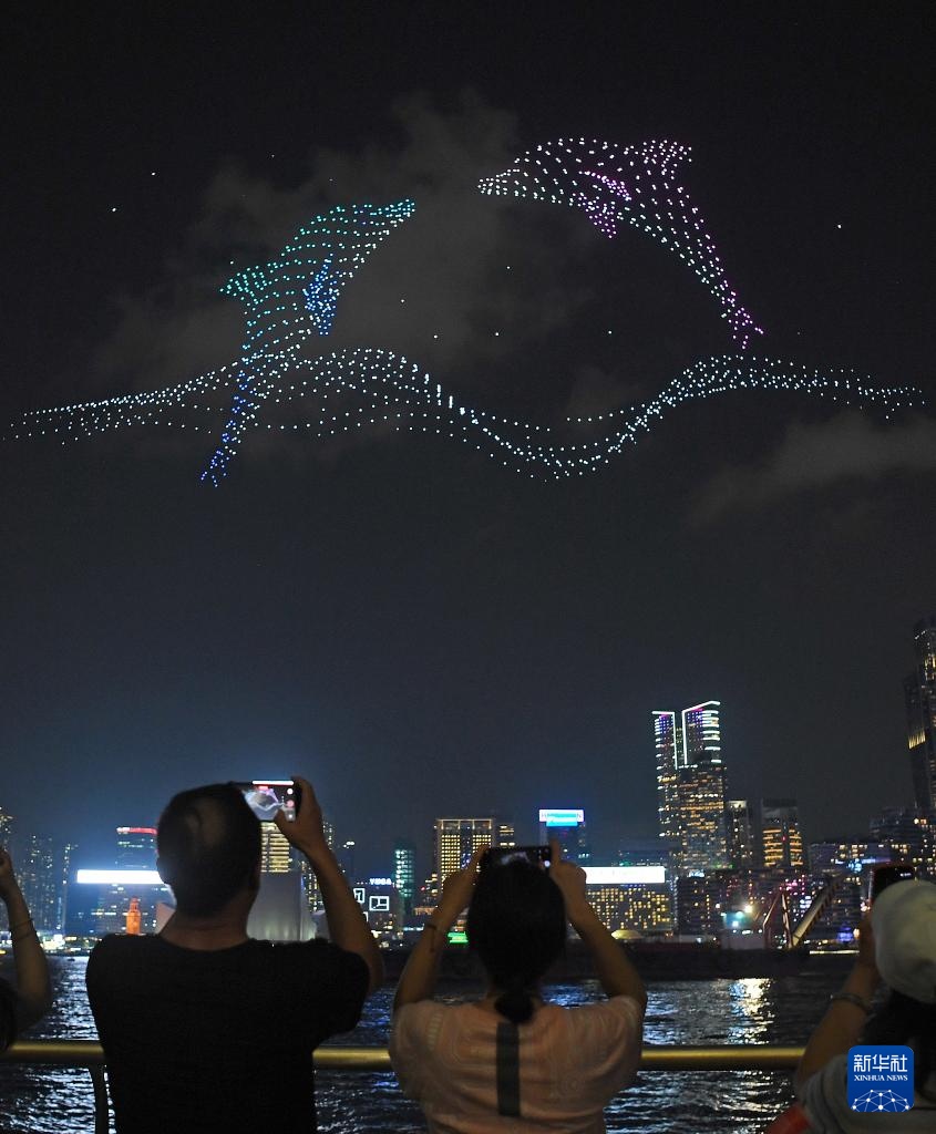 全民国家安全教育日大型无人机表演点亮香港夜空