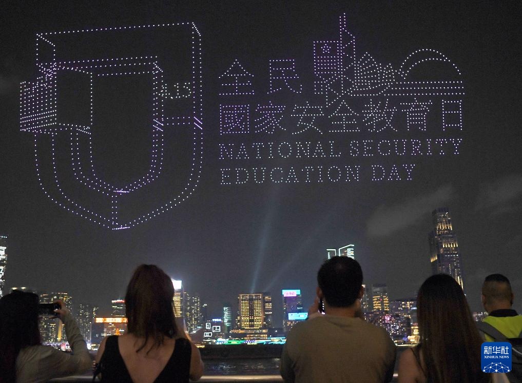 全民国家安全教育日大型无人机表演点亮香港夜空
