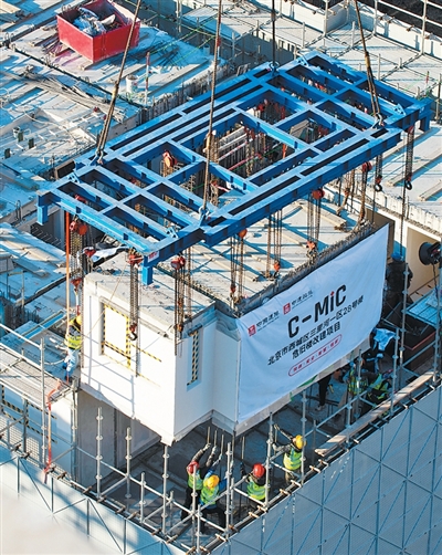 工厂预制、现场拼装，像“搭积木”一样建起好房子