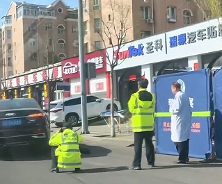 警方通报“开门杀”碾压致死事件 警方通报“开门杀”碾压致死事件