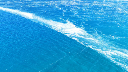 新疆赛里木湖冰推景观