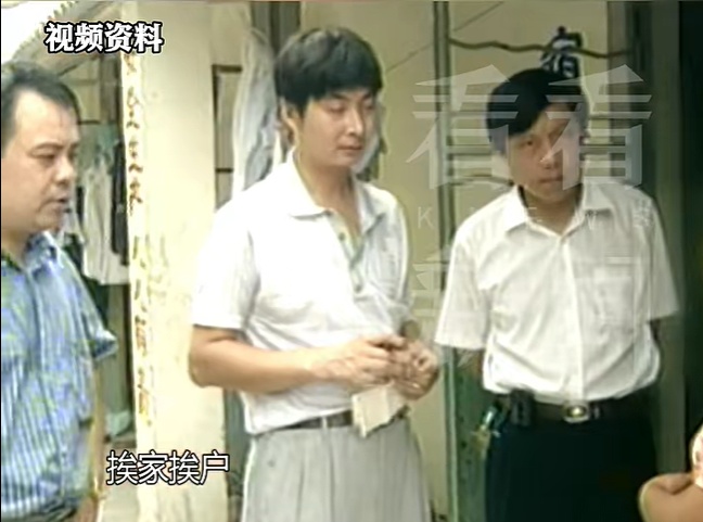 尘封30年！上海夫妻杂货店遇害，旧报纸上的血手印锁定真凶