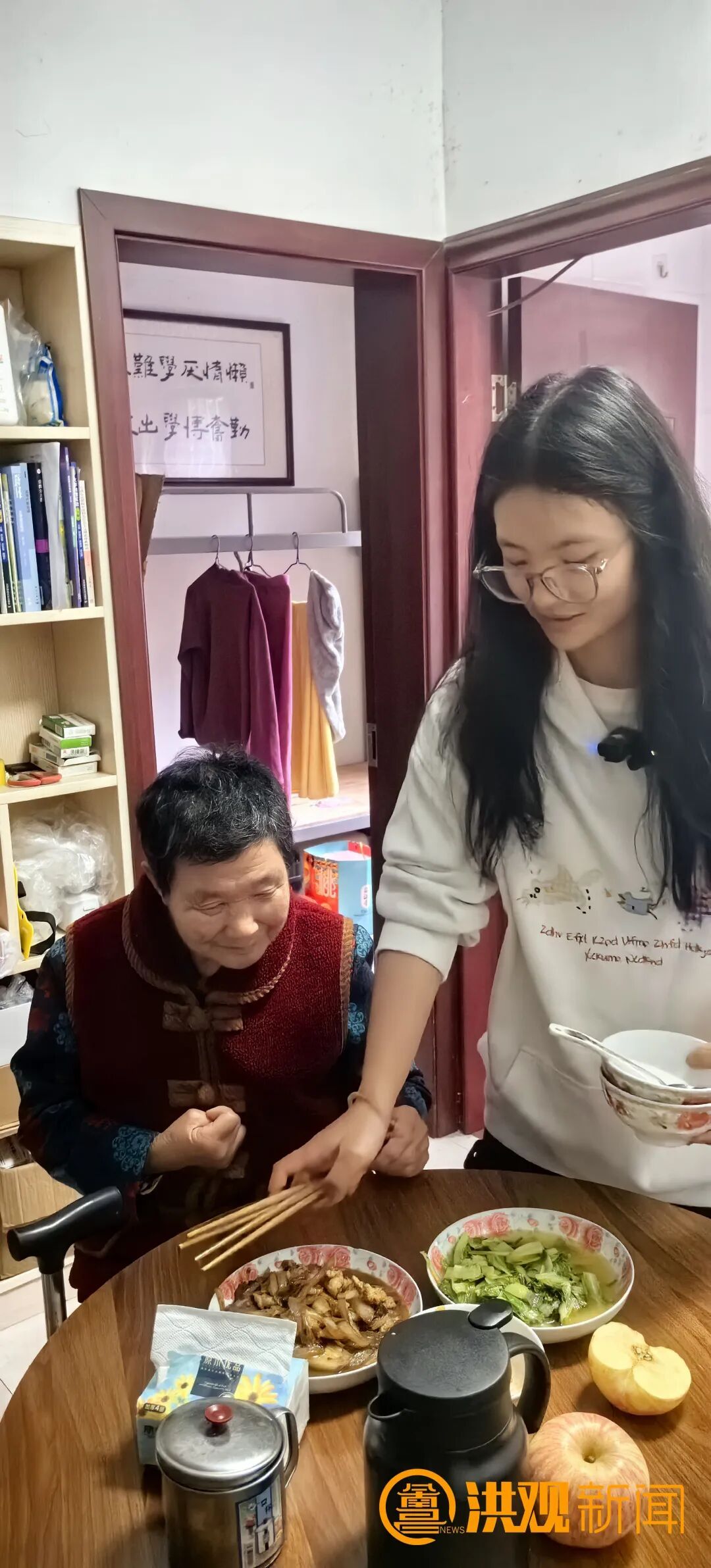 “以后无论到哪里,我都要把奶奶带在身边!”江西大二女生带着奶奶上大学 “以后无论到哪里,我都要把奶奶带在身边!”江西大二女生带着奶奶上大学