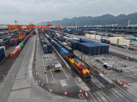 “渝车出海”再加速 重庆造新能源汽车高效通达东盟