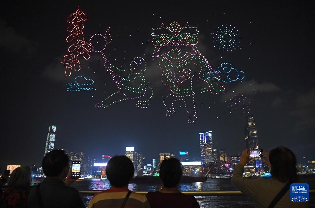 全民国家安全教育日大型无人机表演点亮香港夜空