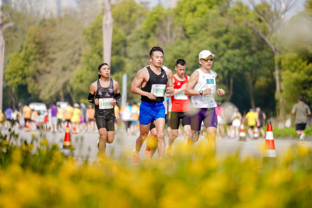 春日经济新图景｜跑出来的“春日经济”