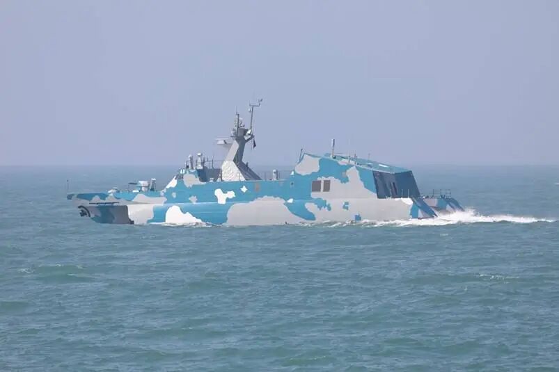 “发现‘敌’无人艇，摧毁！”