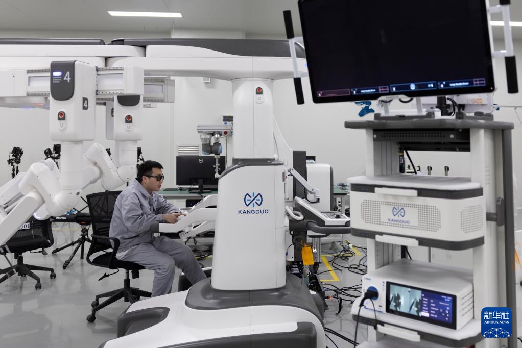 “中国智造”手术机器人走向世界