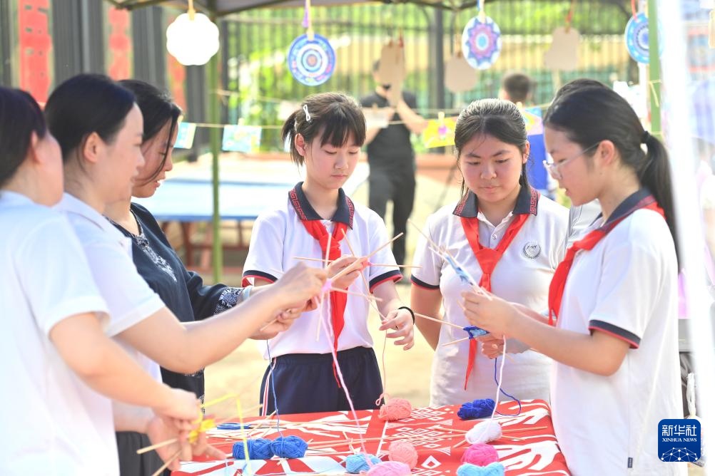 广西梧州：校园喜迎“三月三”