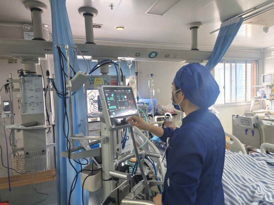 男子发热、腹痛急剧恶化为暴发性心肌炎,看似普通的感冒何以成为致命起点? 男子发热、腹痛急剧恶化为暴发性心肌炎,看似普通的感冒何以成为致命起点?