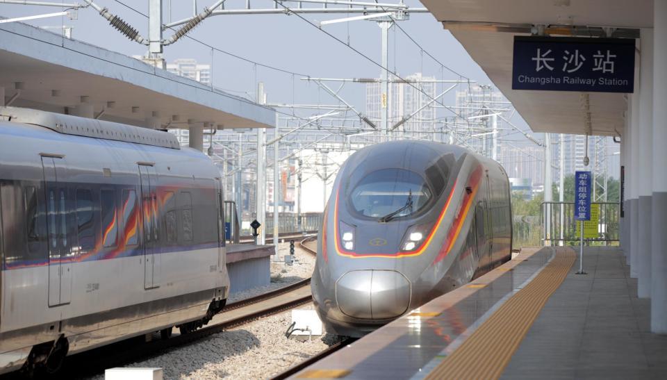 坐着高铁看中国|高铁串起湘渝19地,长沙至重庆3小时53分,沿线景区省外游客大增 坐着高铁看中国|高铁串起湘渝19地,长沙至重庆3小时53分,沿线景区省外游客大增