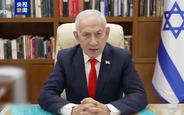 停火延期变了又变 美伊霍尔木兹海峡“掰手腕” 停火延期变了又变 美伊霍尔木兹海峡“掰手腕”