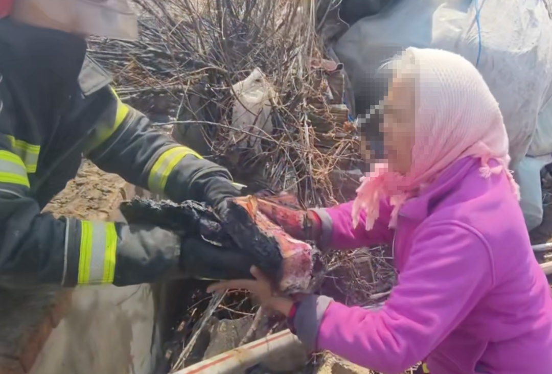 农户家猪圈着火，里面竟藏有20余万元现金！