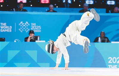 霹雳舞世锦赛冠军郭朴:我的目标从未改变,就是冠军 霹雳舞世锦赛冠军郭朴:我的目标从未改变,就是冠军