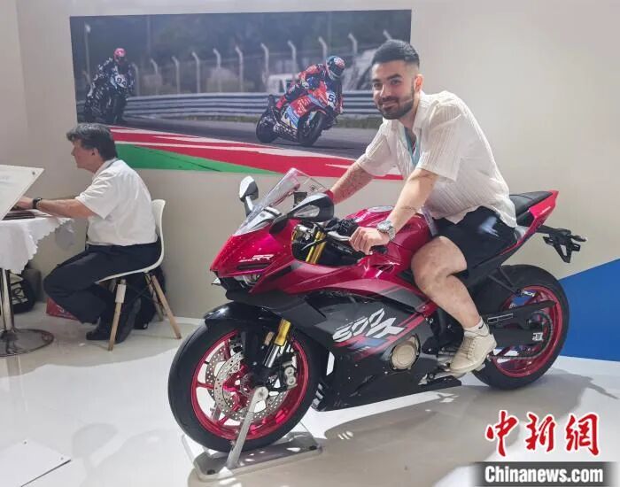 “张雪机车”火了，中国摩托车海外爆单！