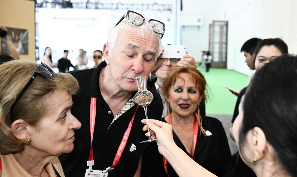 首发首秀轮番登场，消博会如何催热“购在中国”？