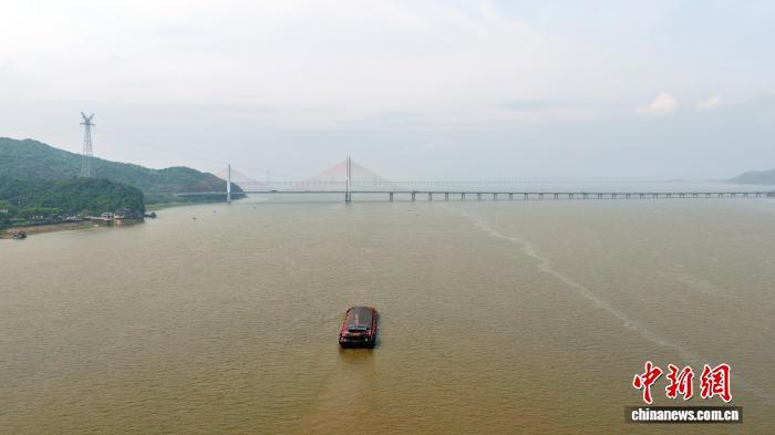 鄱阳湖水位上涨突破15米 “湖面落星”景观再现