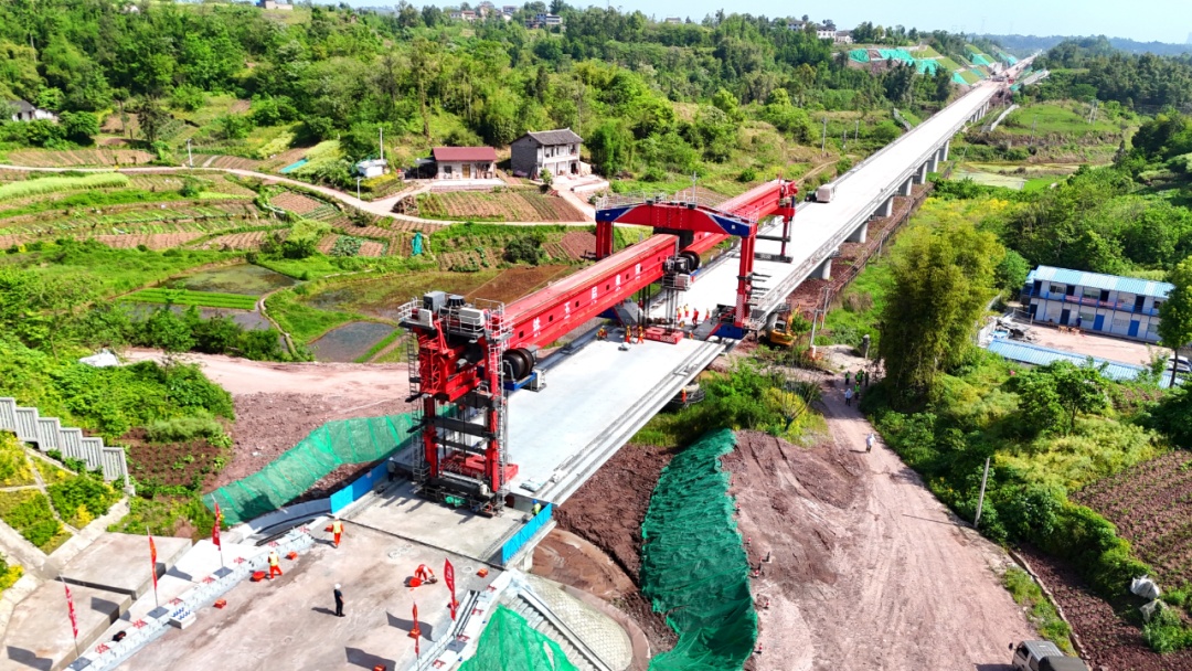 交通丨西渝高铁达州至广安段完成架梁