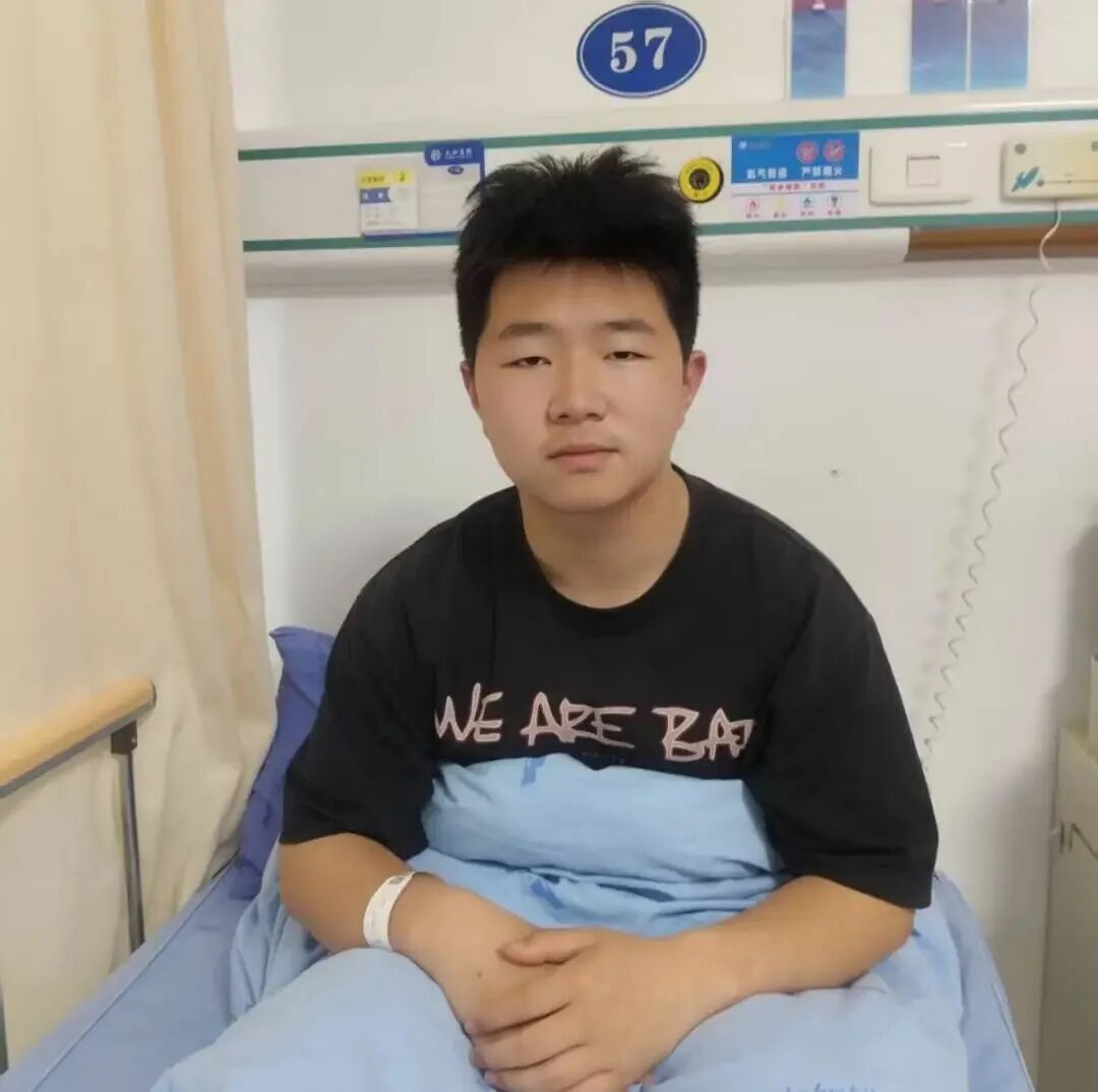 湖北16岁高一男孩捐骨髓救母