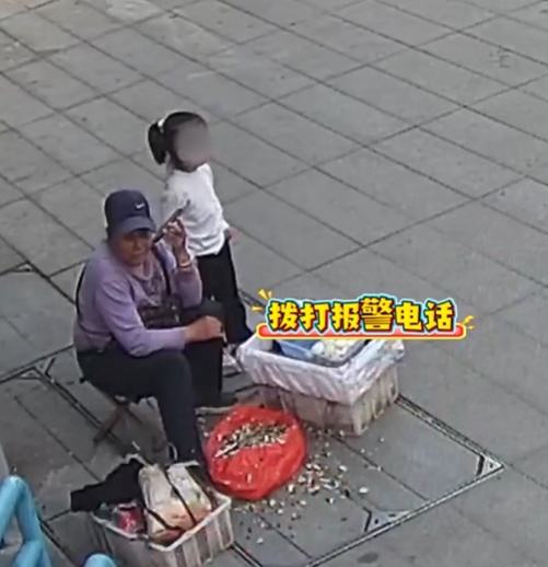 “小孩姐”走失时：双手插兜“我很酷”，见到妈妈的那一刻瞬间“破防”...