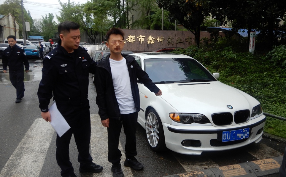 成都交警“静夜”再出重拳：一男子“飙车炸街”漂移炫技被行政拘留