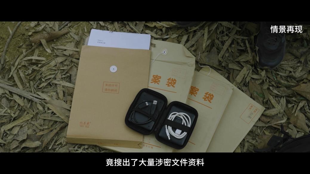 网约车司机猛踩油门冲进军营，还抢乘客手机！两名外籍乘客确认是间谍