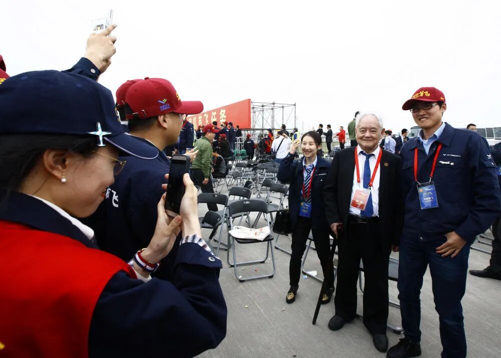 “我们曾经被嘲笑，现在可以挺起腰杆了！”